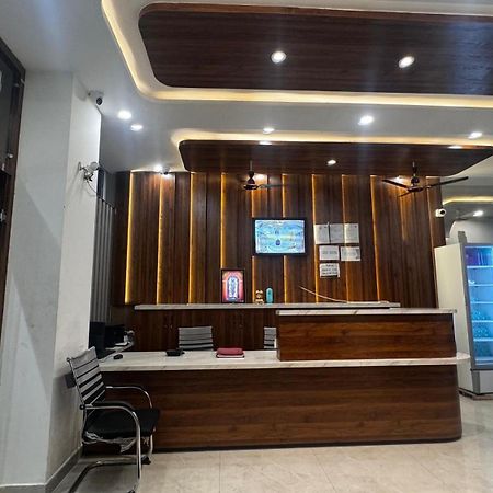 Hotel Prakasham 乌贾因 外观 照片