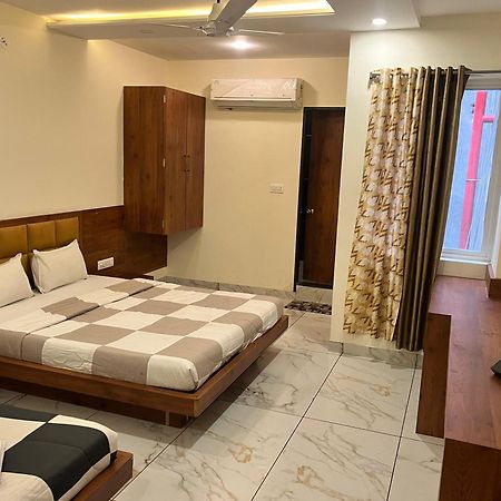 Hotel Prakasham 乌贾因 外观 照片