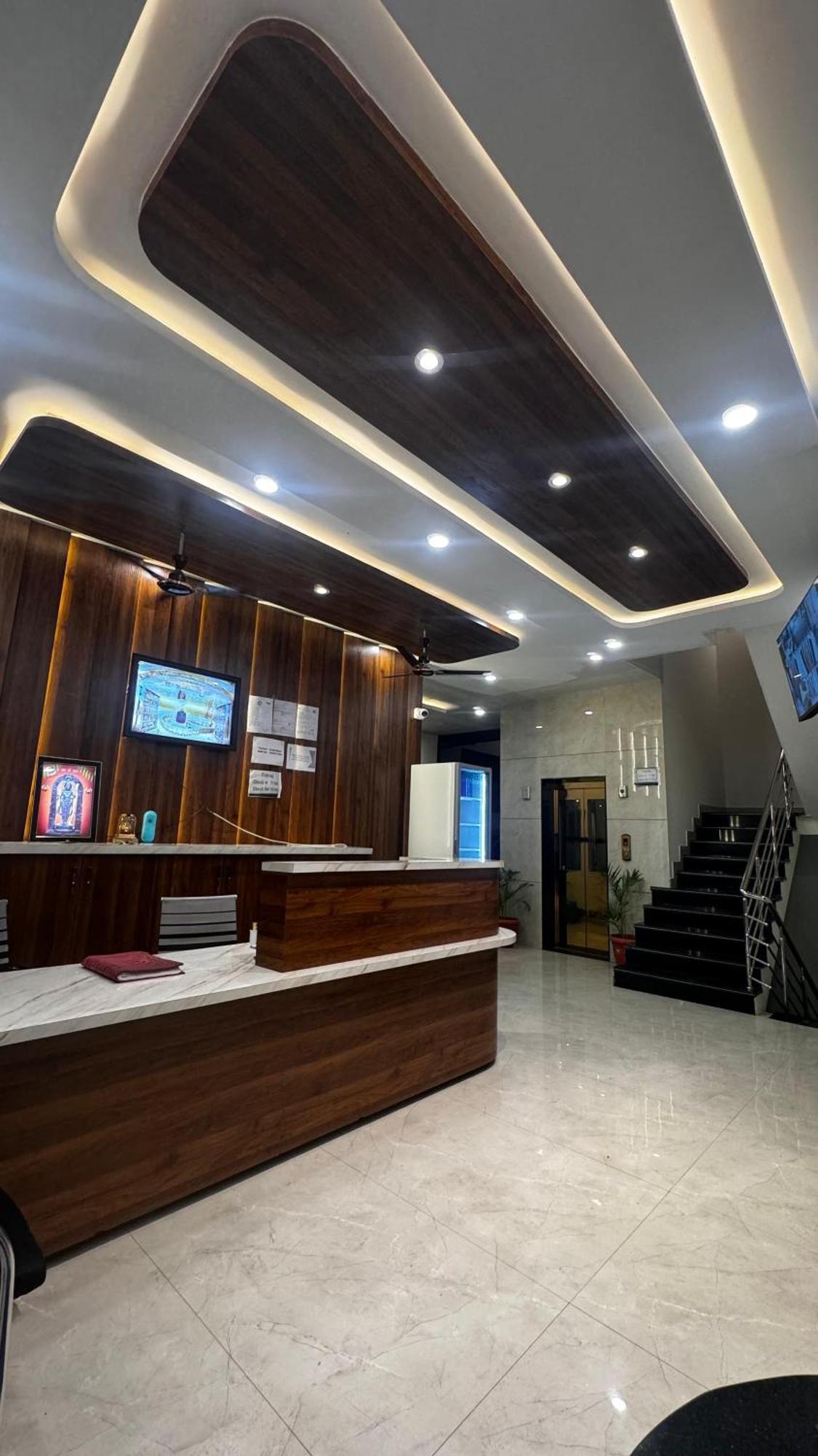 Hotel Prakasham 乌贾因 外观 照片
