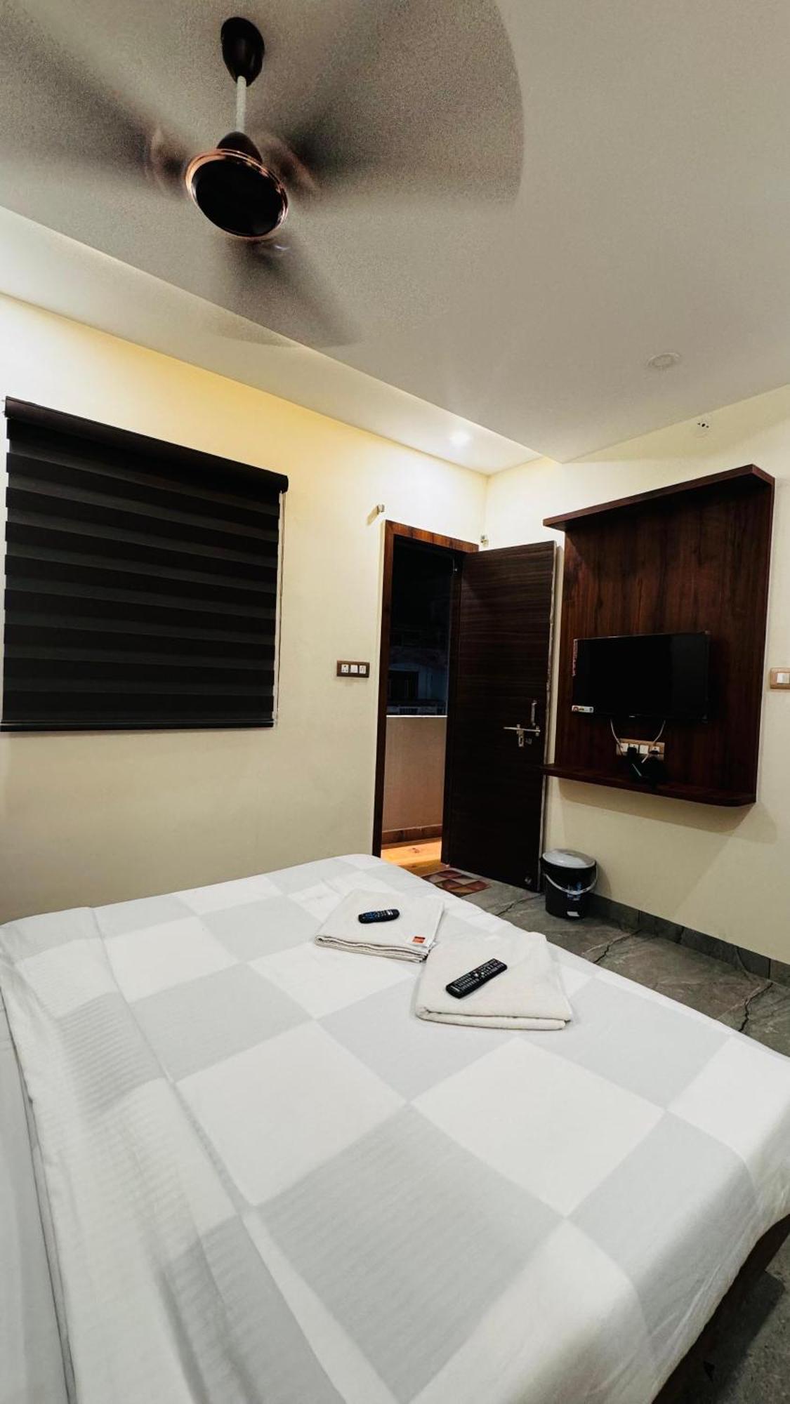 Hotel Prakasham 乌贾因 外观 照片