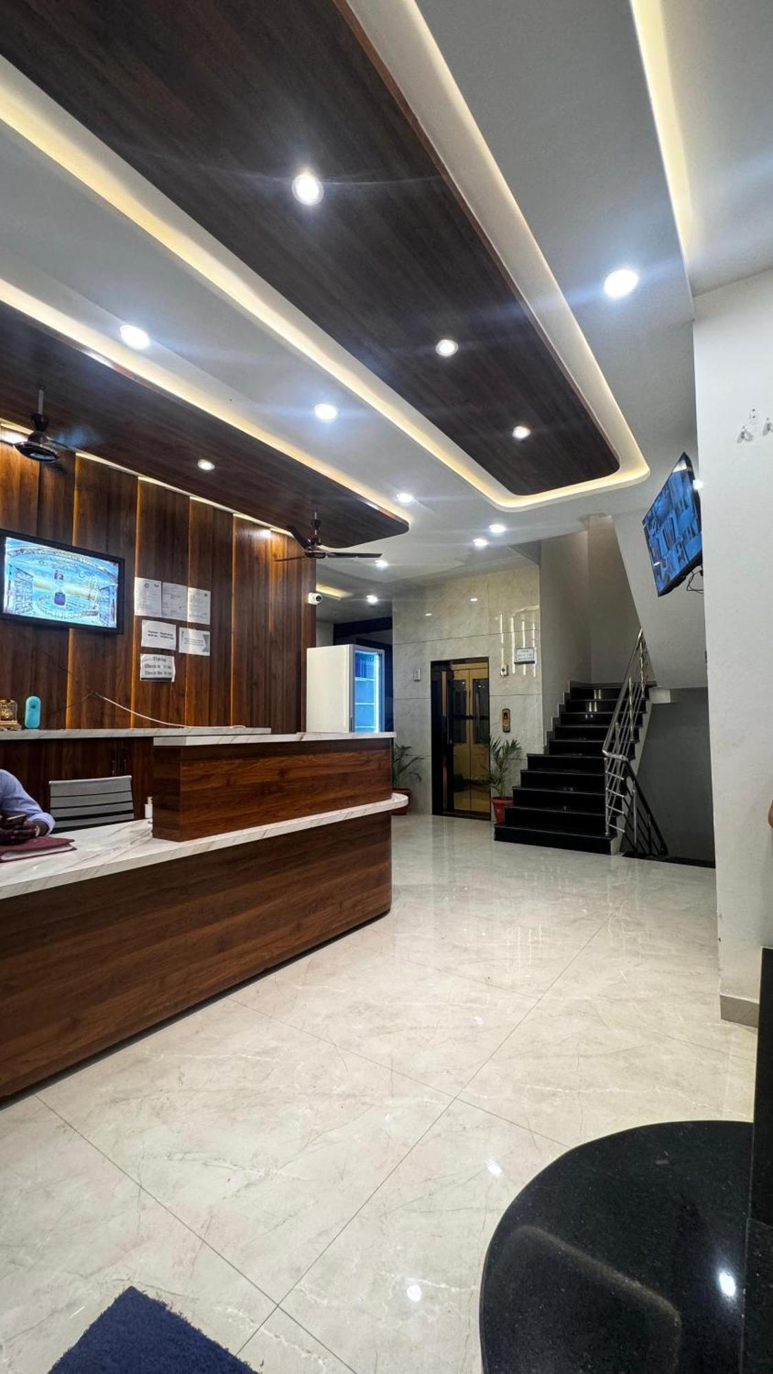 Hotel Prakasham 乌贾因 外观 照片