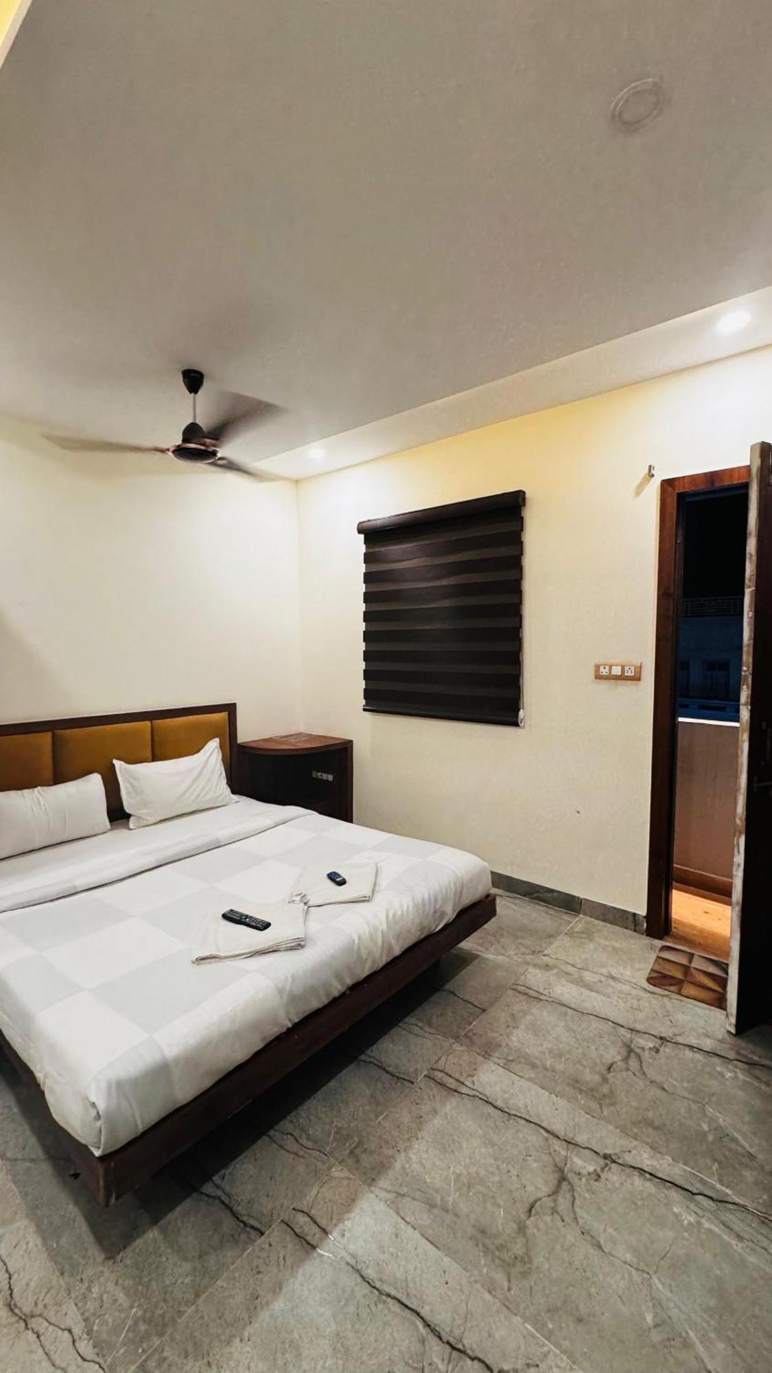Hotel Prakasham 乌贾因 外观 照片