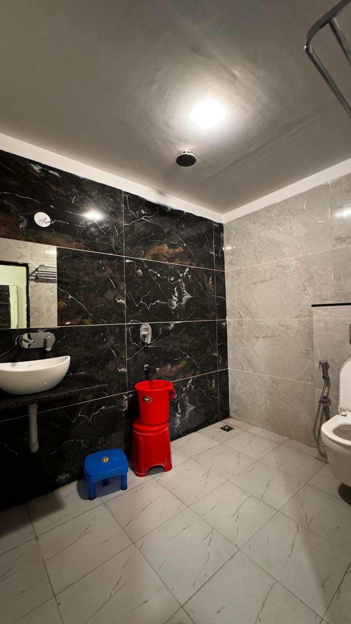Hotel Prakasham 乌贾因 外观 照片